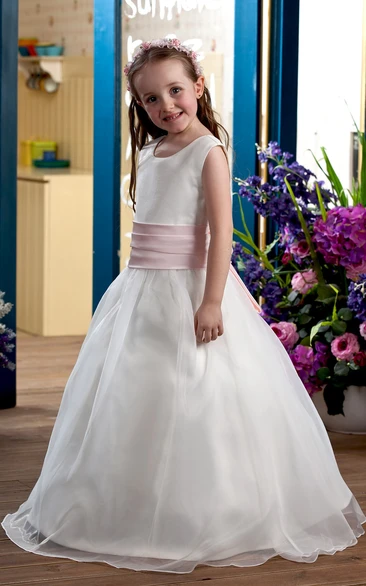 Sweet Sleeveless V-Neck Flower Girl Dress With A-Line Silhouette