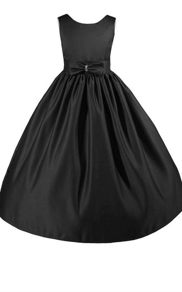 Sleeveless A-line Dress With Pleats and Bow