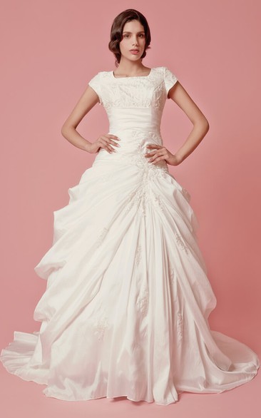 Short Sleeve Square Neck Dropped Satin Gown With Embroidery