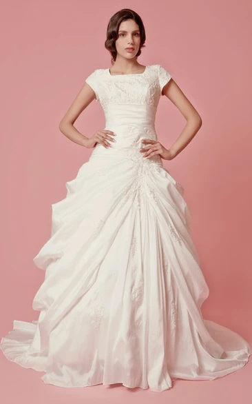 Short Sleeve Square Neck Dropped Satin Gown With Embroidery