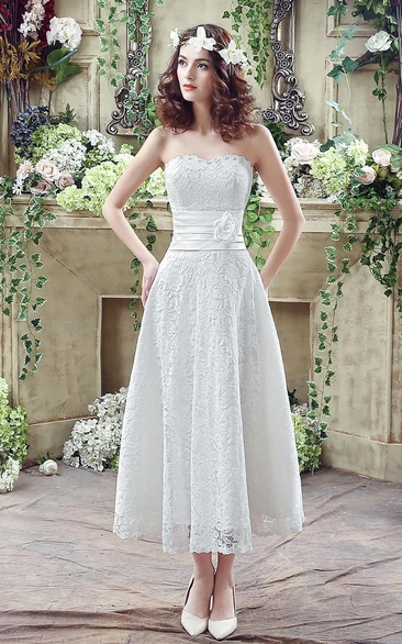 Delicate Lace Flower Strapless Wedding Dress A-line Sleeveless Lace-up