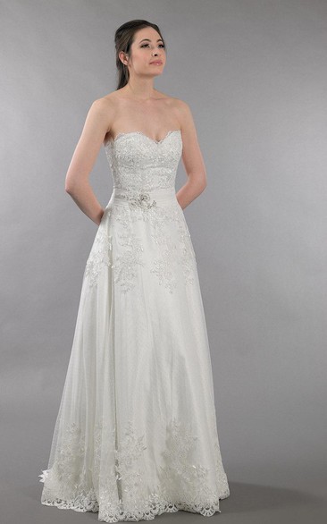 Sweetheart Strapless A-Line Dress With Open Back and Lace Appliques