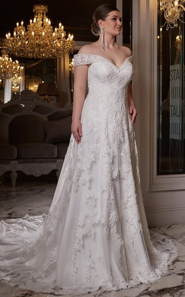 Elegant Short Sleeve Court Train Lace A Line Wedding Dress with Appliques