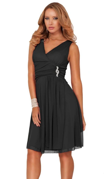 Sleeveless V-neck Knee-length Dress With Brooch