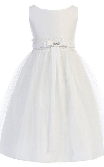 Sleeveless A-line Tulle Dress With Bow and Appliques