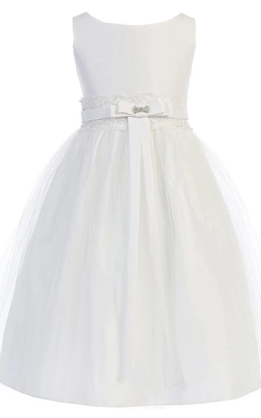 Sleeveless A-line Tulle Dress With Bow and Appliques