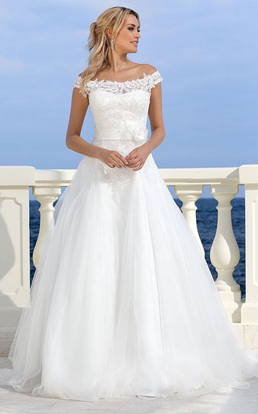 Off-The-Shoulder Long Bowed Appliqued Tulle Wedding Dress