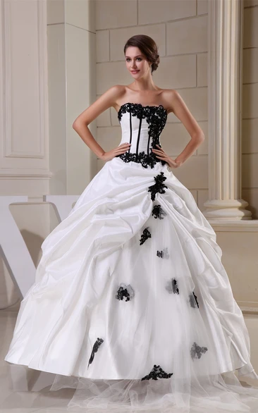 Glamorous Ruffled Sleeveless Bodice Gown With Lace Appliques and Zipper Back