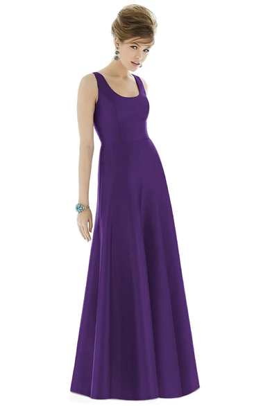 Floor-Length Sleeveless Satin Gown with Scoop Neckline and Ruching