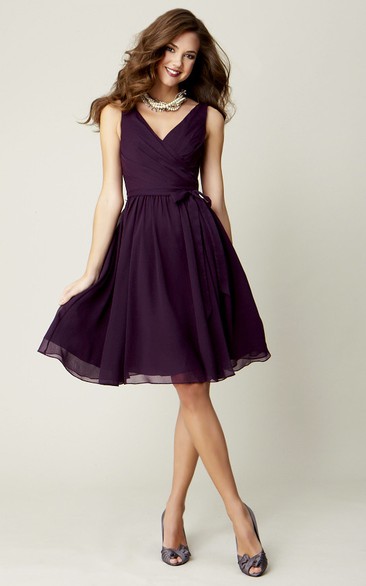 Knee-Length Sleeveless Criss-Cross V-Neck Chiffon Bridesmaid Dress With Bow