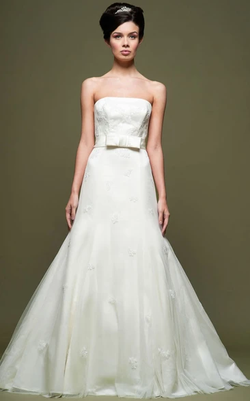 Floor-Length Strapless Appliqued Satin Wedding Dress With Court Train And V Back