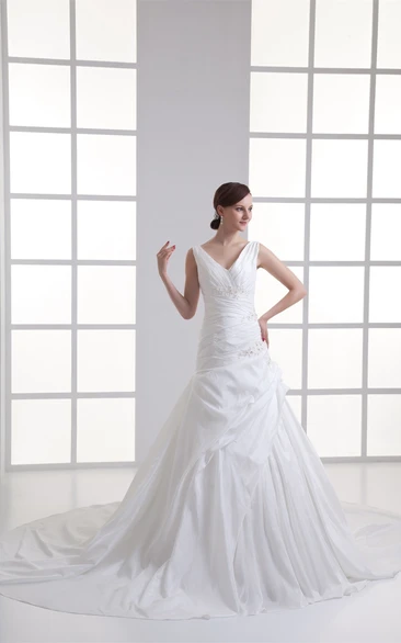 Captivating Ball Gown Sleeveless Plunged Taffeta Wedding Dresses