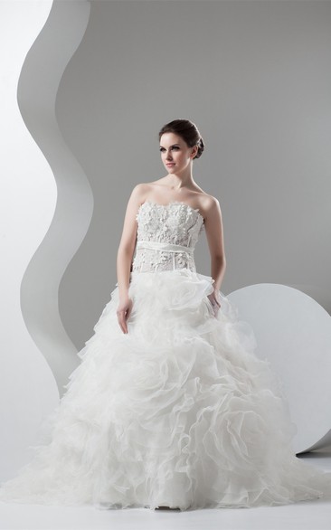 Sleeveless Ruffled Appliques and Ball-Gown With Flower