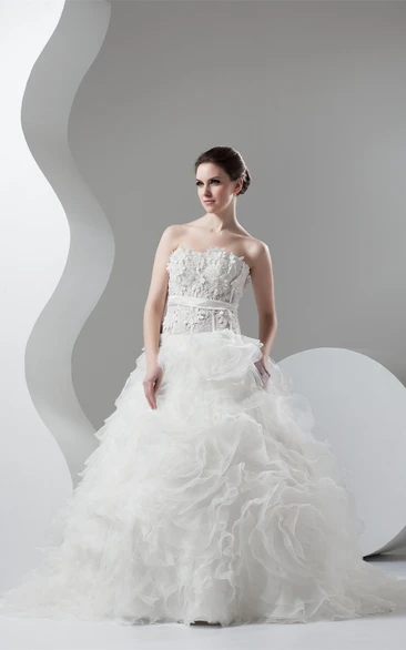 Sleeveless Ruffled Appliques and Ball-Gown With Flower