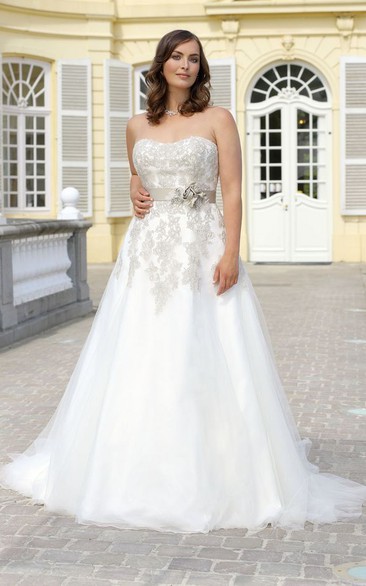 A-Line Floor-Length Strapless Sleeveless Tulle Appliques Flower Sweep Train Appliques Dress