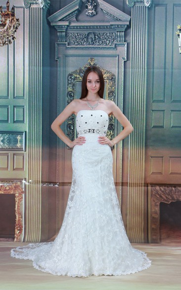 Stirring Satin Appliqued Sleeveless Sheath Strapless Wedding Dresses