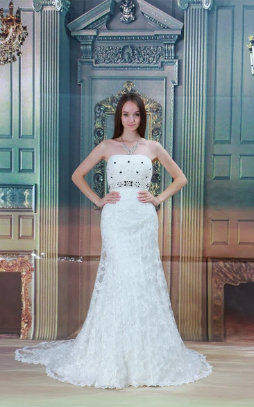 Stirring Satin Appliqued Sleeveless Sheath Strapless Wedding Dresses