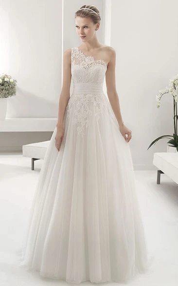 Lace Single Strap Empire Pleated Tulle Gown With Bandage