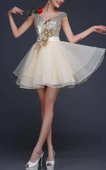 Glittering V-Neck A-Line Appliques Sequins Short Prom Dress