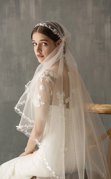 Korean Style Handmade Fingertip Veil with Leaf Trim