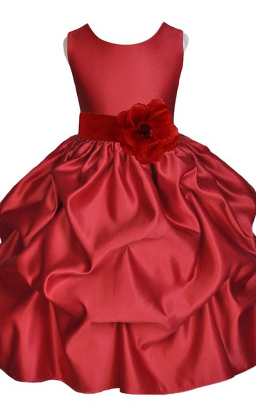 Sleeveless A-line Dress With Ruffles and Flower
