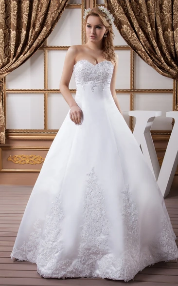 Sweetheart Satin Stress and Ball-Gown With Appliques