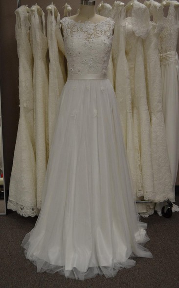 Lace and Tulle Sleeveless Bateau Neck Dress With Beadings