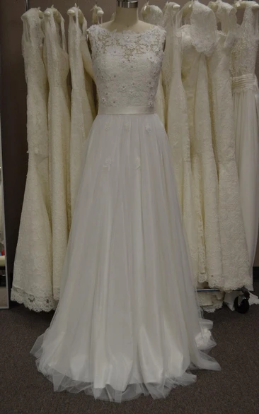 Lace and Tulle Sleeveless Bateau Neck Dress With Beadings