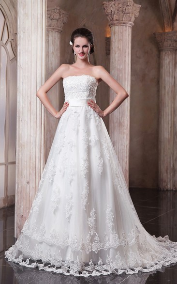 Refined Strapless A-Line Dress With Appliques and Tulle Overlay