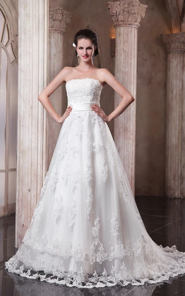 Refined Strapless A-Line Dress With Appliques and Tulle Overlay