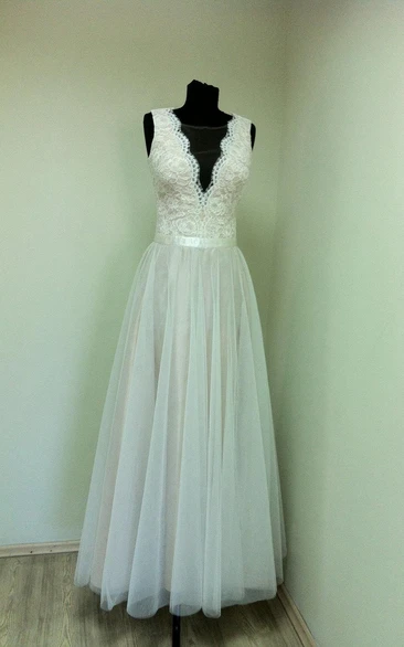 Sleeveless A-Line Pleated Tulle Dress With Lace Bodice and Scalloped V-Neck