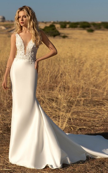 Modern Sheath Plunging Neckline Floor-length Sleeveless Satin Wedding Dress with Appliques