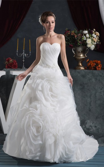 Sweetheart Criss-Cross Stress and Ball-Gown With Ruffled Skirt