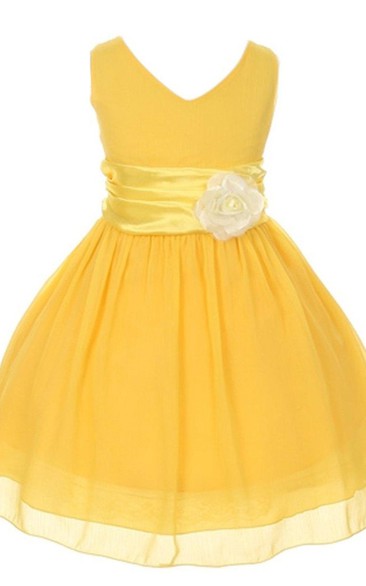 Sleeveless V-neck A-line Dress With and Pleats