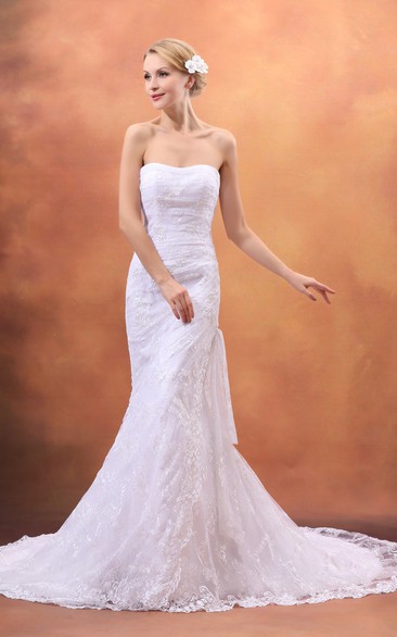 Refined Strapless Sheath Dress With Lace Appliques