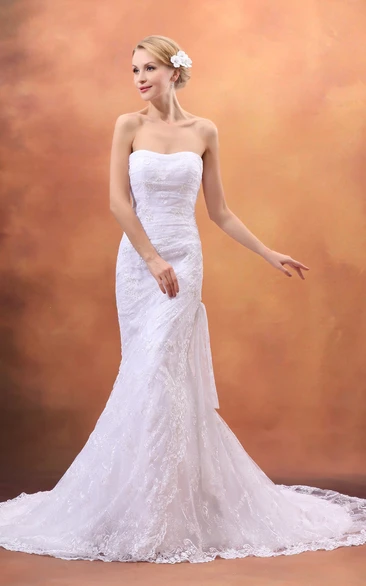 Refined Strapless Sheath Dress With Lace Appliques