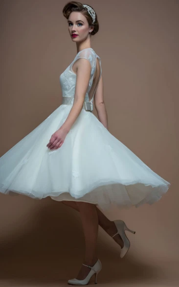 A-Line Scoop-Neck Sleeveless Tea-Length Organza Wedding Dress With Appliques And Keyhole